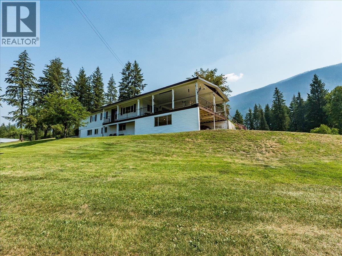 8716 Martens Road, Slocan, British Columbia  V0G 2C0 - Photo 6 - 10397983