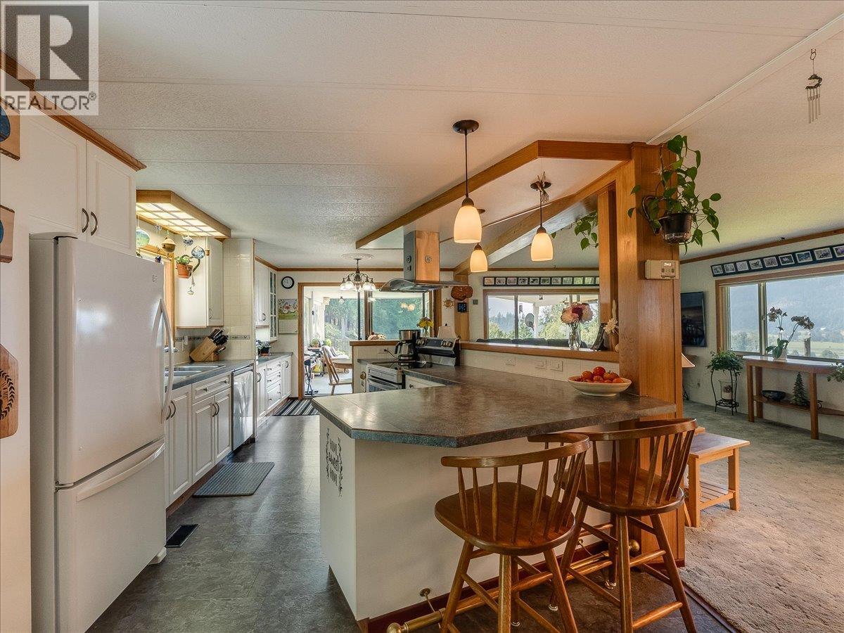 8716 Martens Road, Slocan, British Columbia  V0G 2C0 - Photo 17 - 10397983