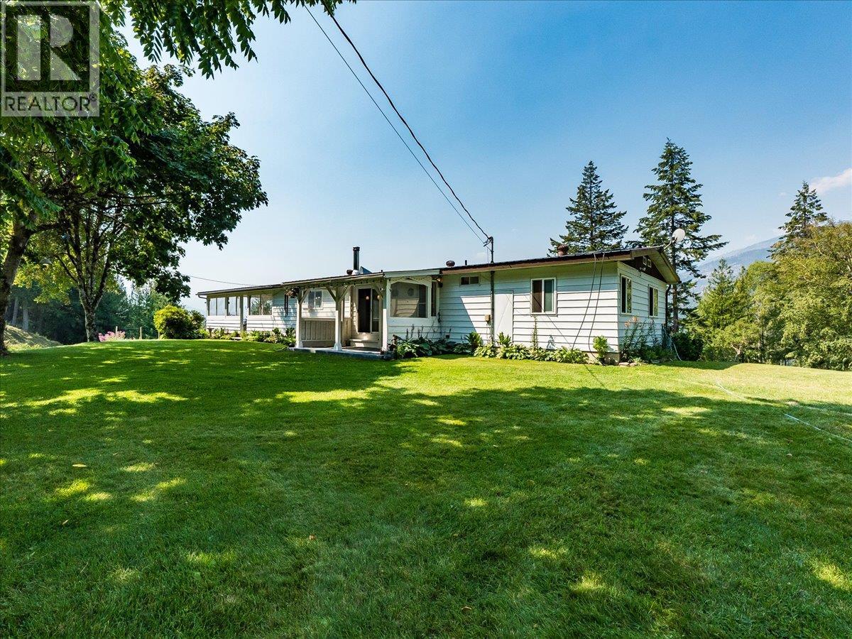 8716 Martens Road, Slocan, British Columbia  V0G 2C0 - Photo 5 - 10397983