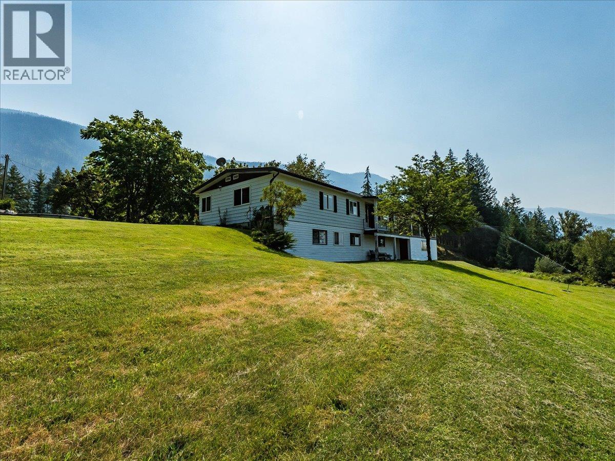 8716 Martens Road, Slocan, British Columbia  V0G 2C0 - Photo 8 - 10397983