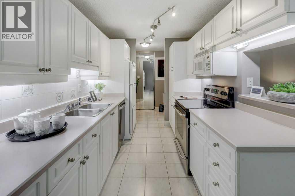 1405, 201 Braeglen Close SW, Calgary, Alberta T2W 2B1 - Photo 5 - A2337338