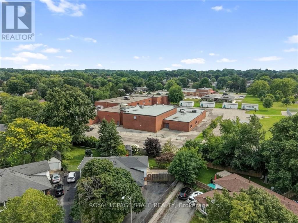 27 Gretna Court, Hamilton, Ontario  L9C 4V1 - Photo 35 - X13693112