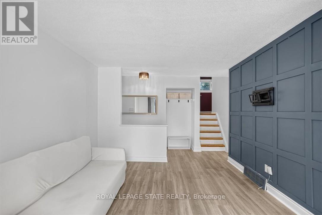27 Gretna Court, Hamilton, Ontario  L9C 4V1 - Photo 4 - X13693112