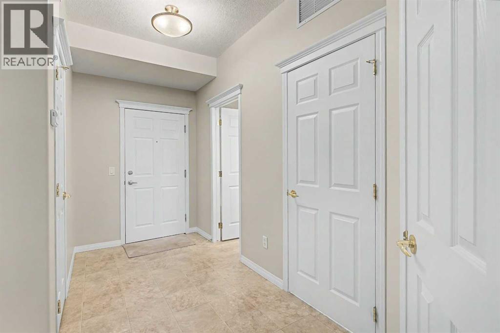 205, 15 Everstone Drive Sw, Calgary, Alberta  T2Y 5B5 - Photo 4 - A2337841