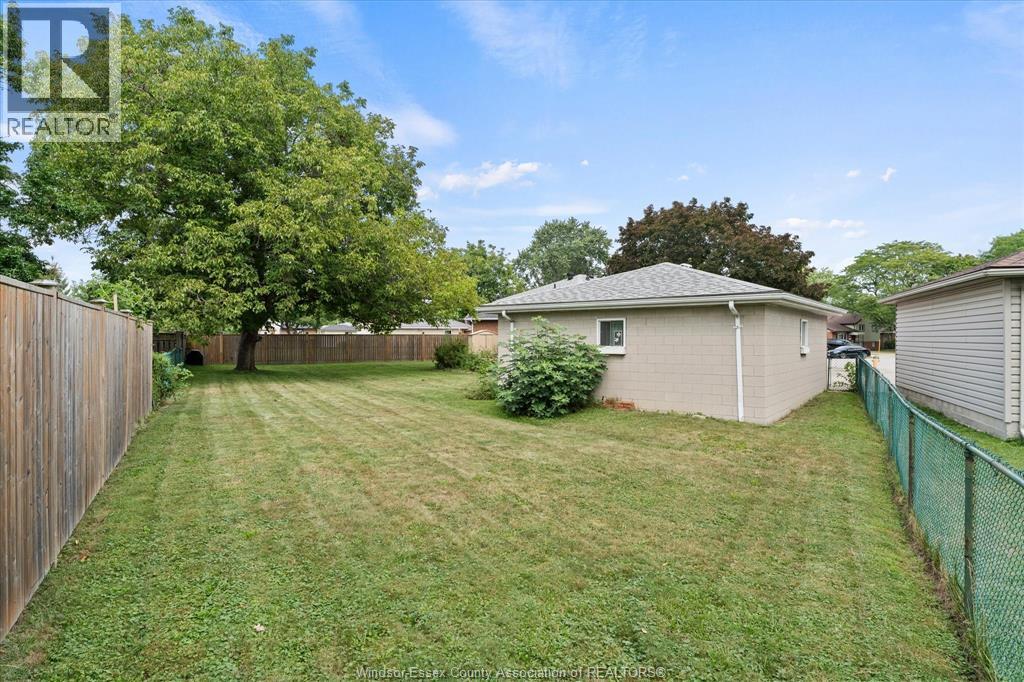 5400 Lyndon Court, Windsor, Ontario  N8T 1N8 - Photo 38 - 26020259