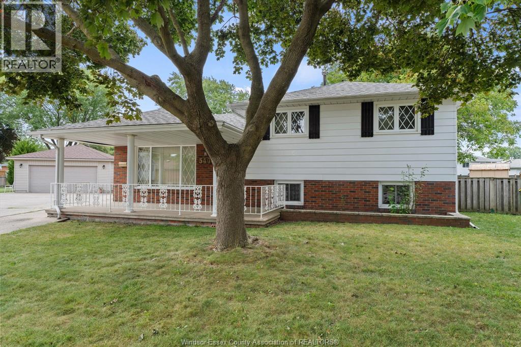 5400 Lyndon Court, Windsor, Ontario  N8T 1N8 - Photo 3 - 26020259