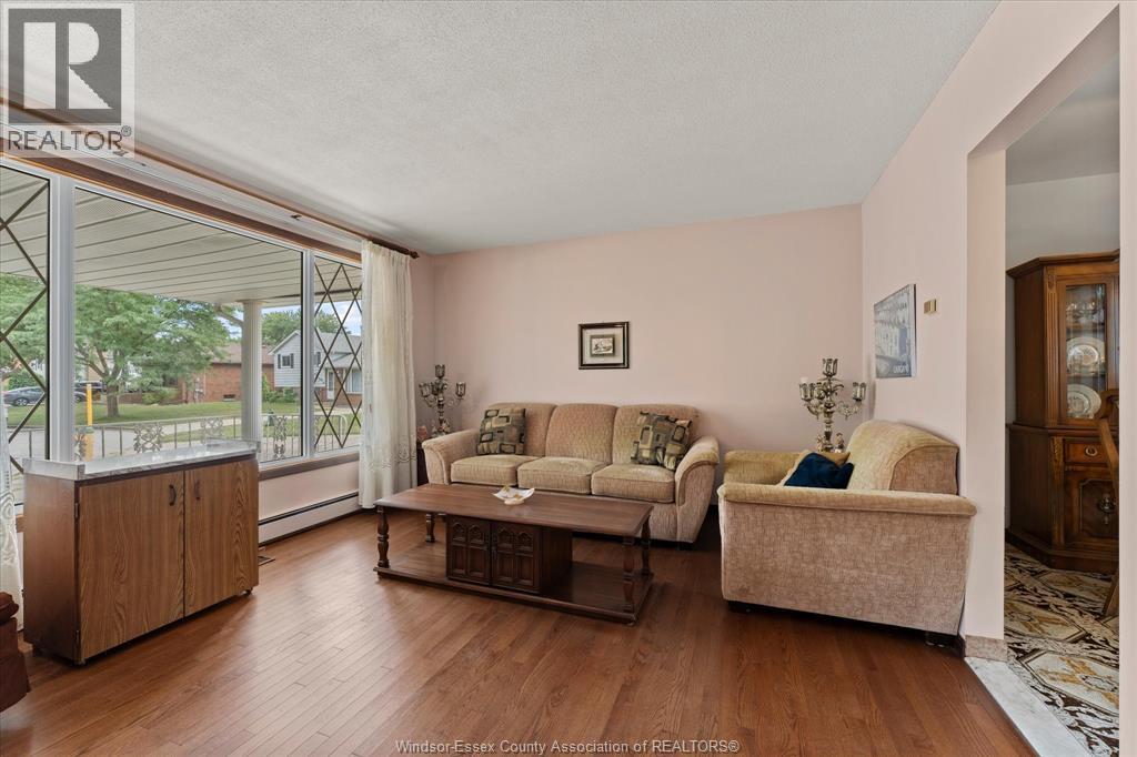 5400 Lyndon Court, Windsor, Ontario  N8T 1N8 - Photo 8 - 26020259