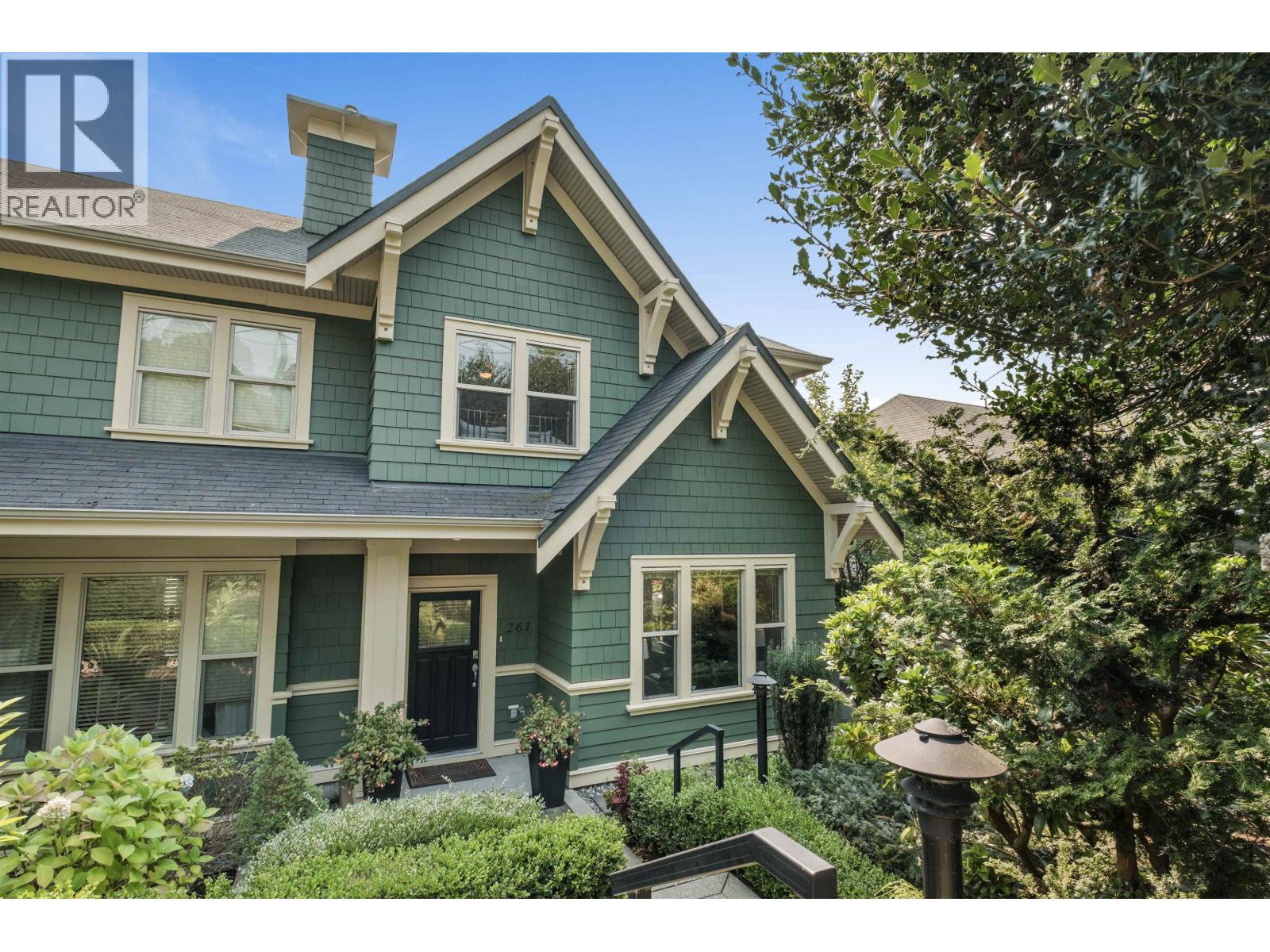 261 E QUEENS ROAD, North Vancouver, British Columbia