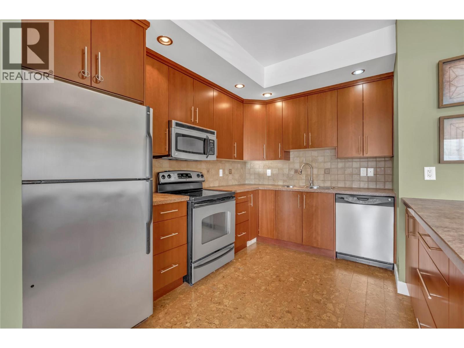 584 Westminster Avenue W Unit# 102, Penticton, British Columbia V2A 1K6 - Photo 9 - 10376944