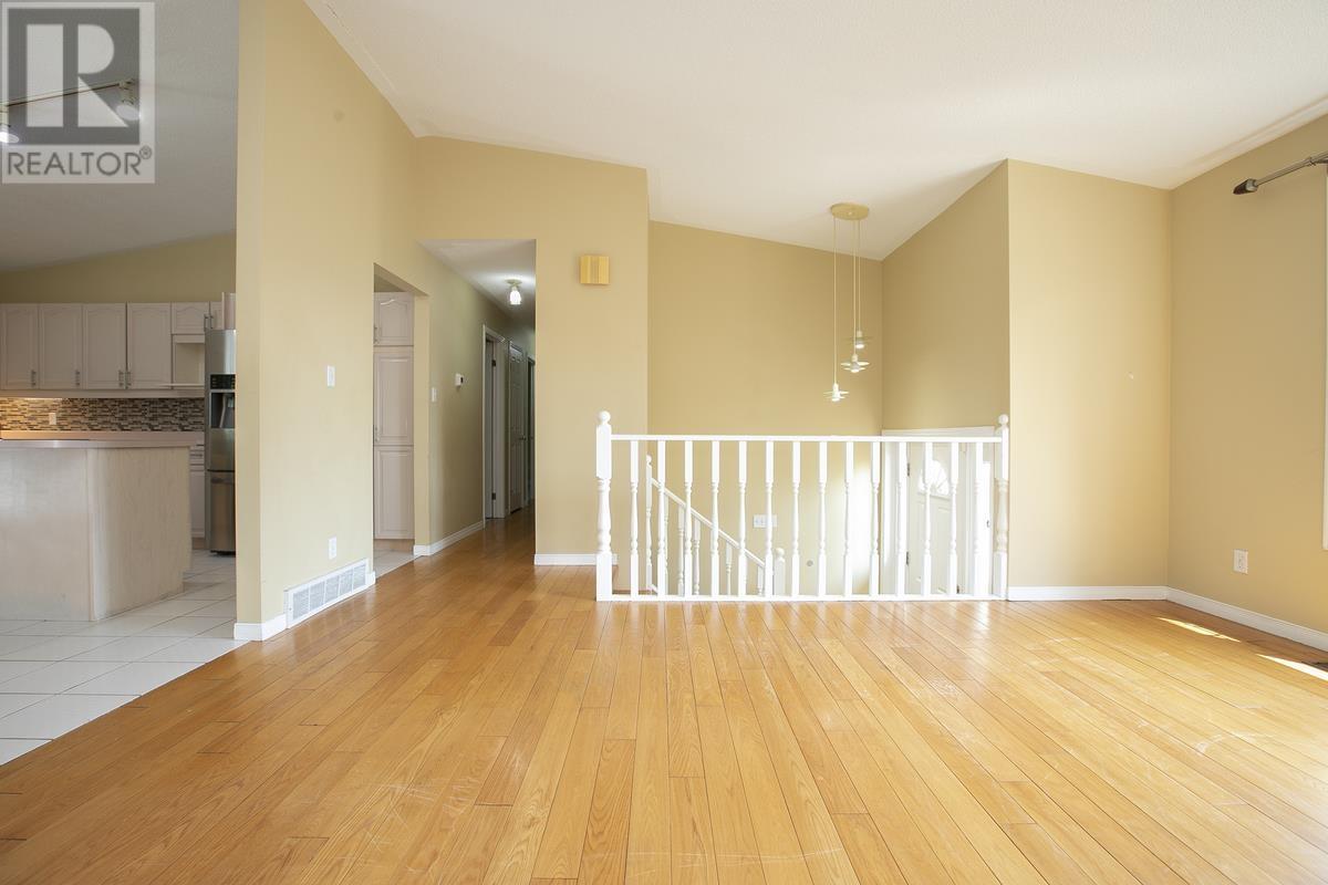 987 Lake St, Sault Ste. Marie, Ontario  P6B 6C9 - Photo 16 - SM262232