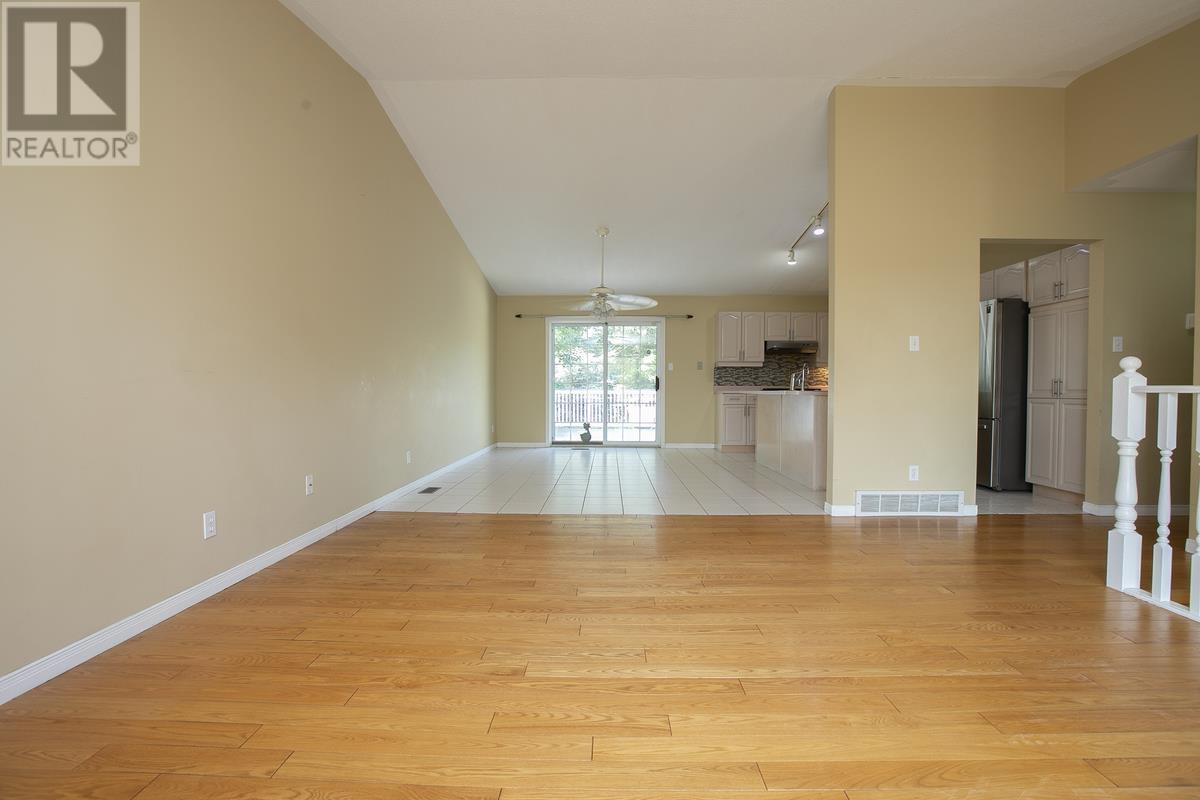 987 Lake St, Sault Ste. Marie, Ontario  P6B 6C9 - Photo 18 - SM262232