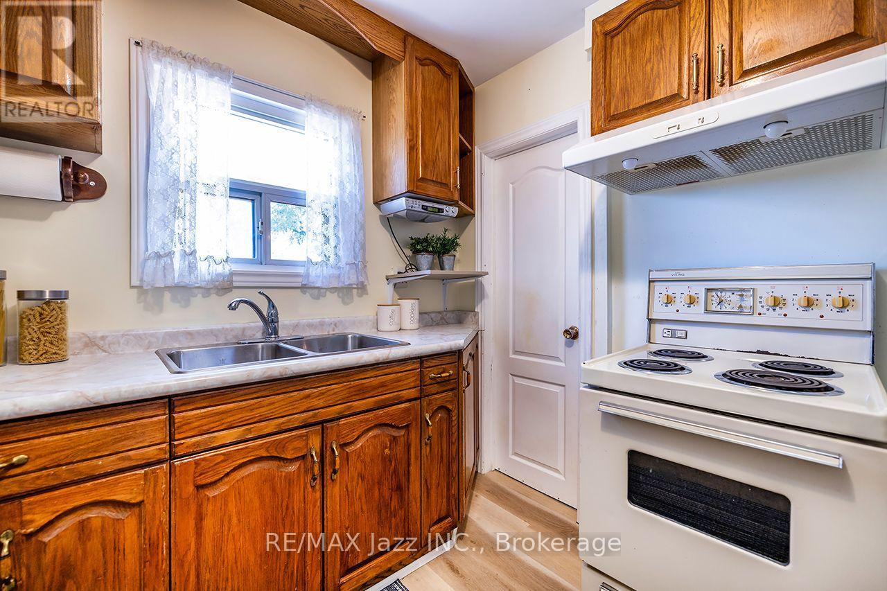 150 Verdun Road, Oshawa, Ontario  L1H 5S8 - Photo 18 - E13693250