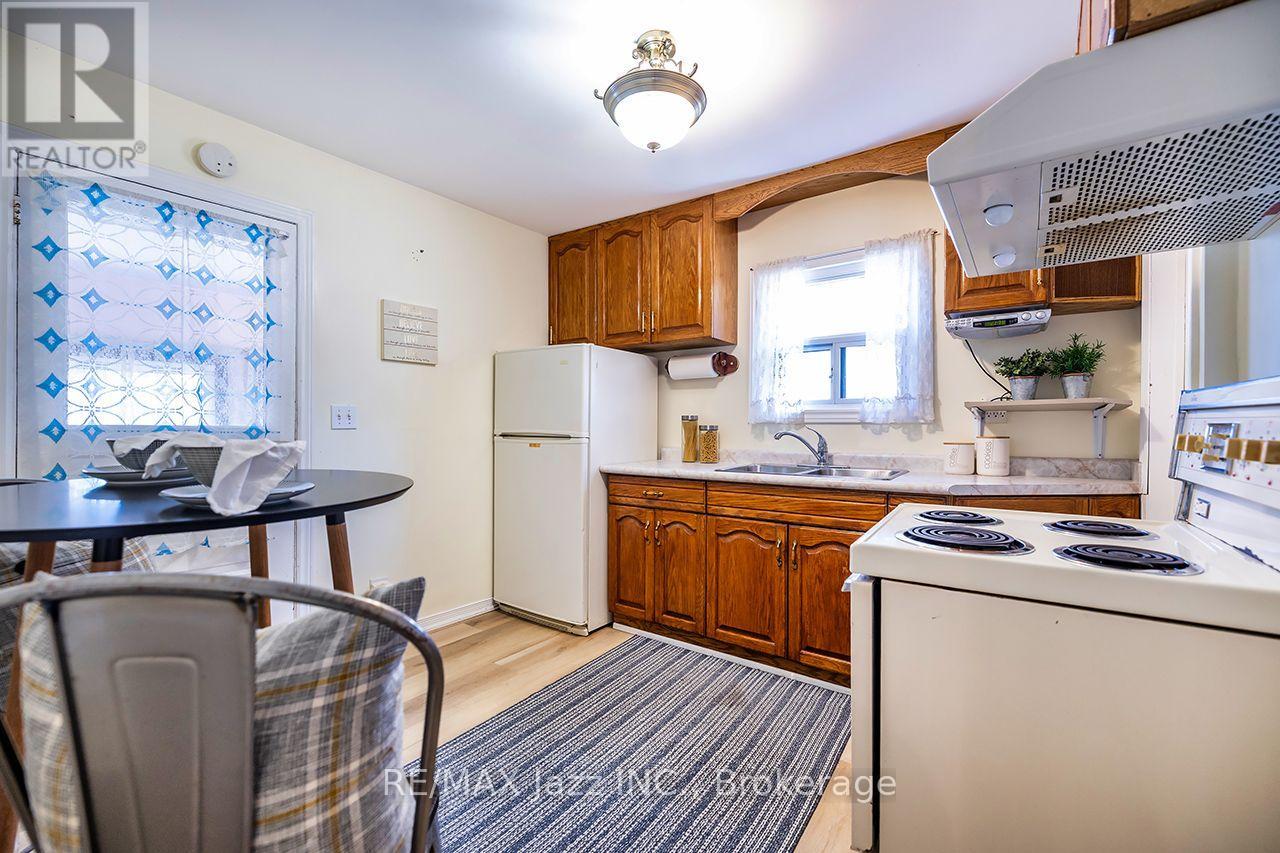 150 Verdun Road, Oshawa, Ontario  L1H 5S8 - Photo 19 - E13693250