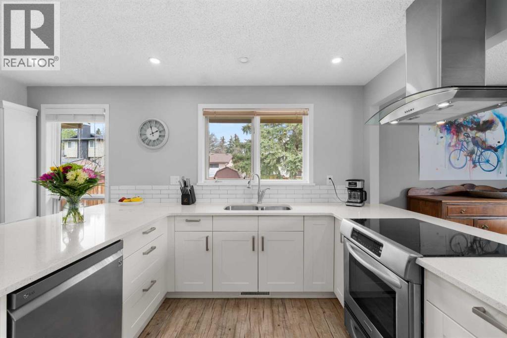 38 Suntree Lane, Okotoks, Alberta  T0L 1T1 - Photo 4 - A2312302