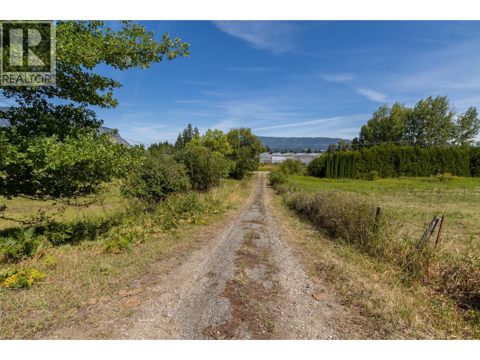 6061 40 Street NW, Salmon Arm, British Columbia  V1E 4M2 - Photo 5 - 10396891