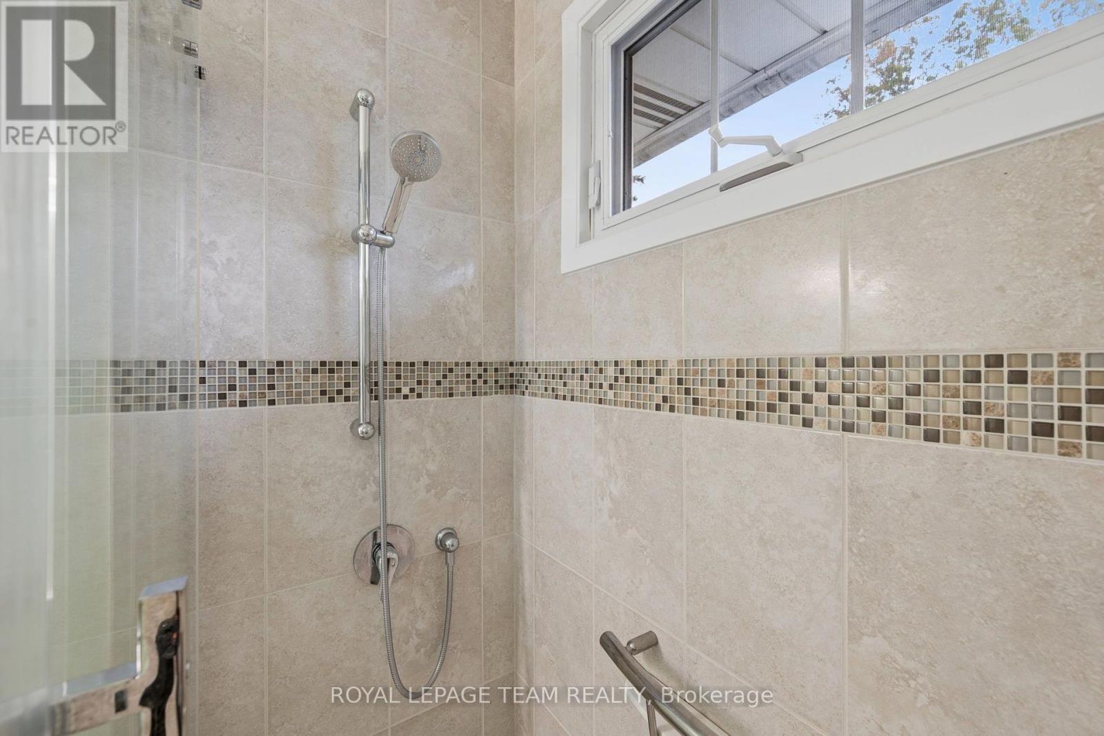 22 Redpine Drive, Ottawa, Ontario  K2E 6S9 - Photo 12 - X13693152