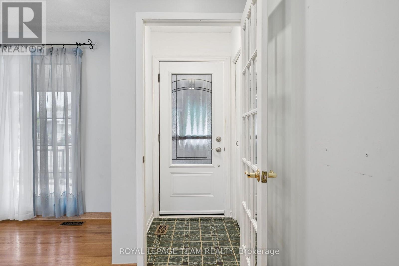22 Redpine Drive, Ottawa, Ontario  K2E 6S9 - Photo 3 - X13693152