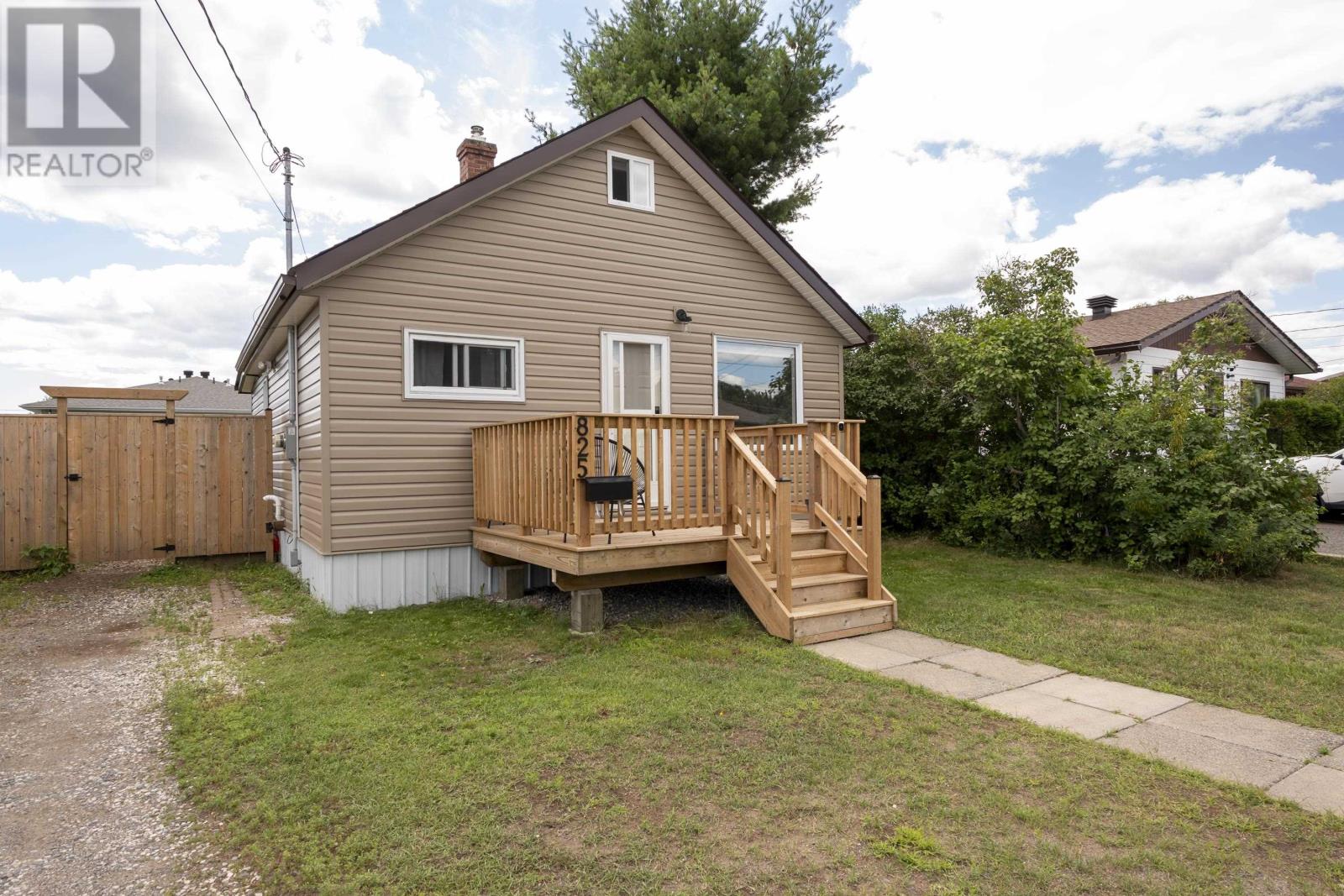 825 Newport AVE, Thunder Bay, Ontario