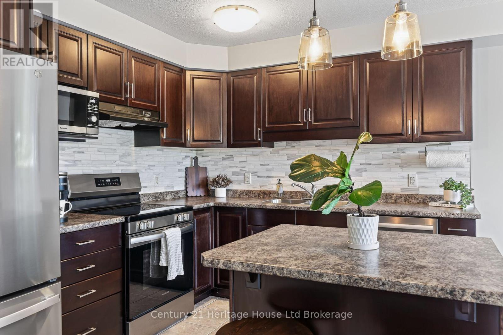 783 Frontenac Crescent, Woodstock, Ontario  N4V 0B1 - Photo 13 - X13693180