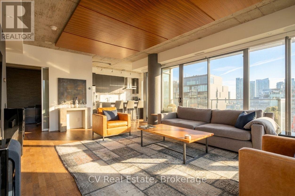 <div class="slider-price">$1,399,900</div><p>1305 - 95 Bathurst Street, Toronto, Ontario</p>