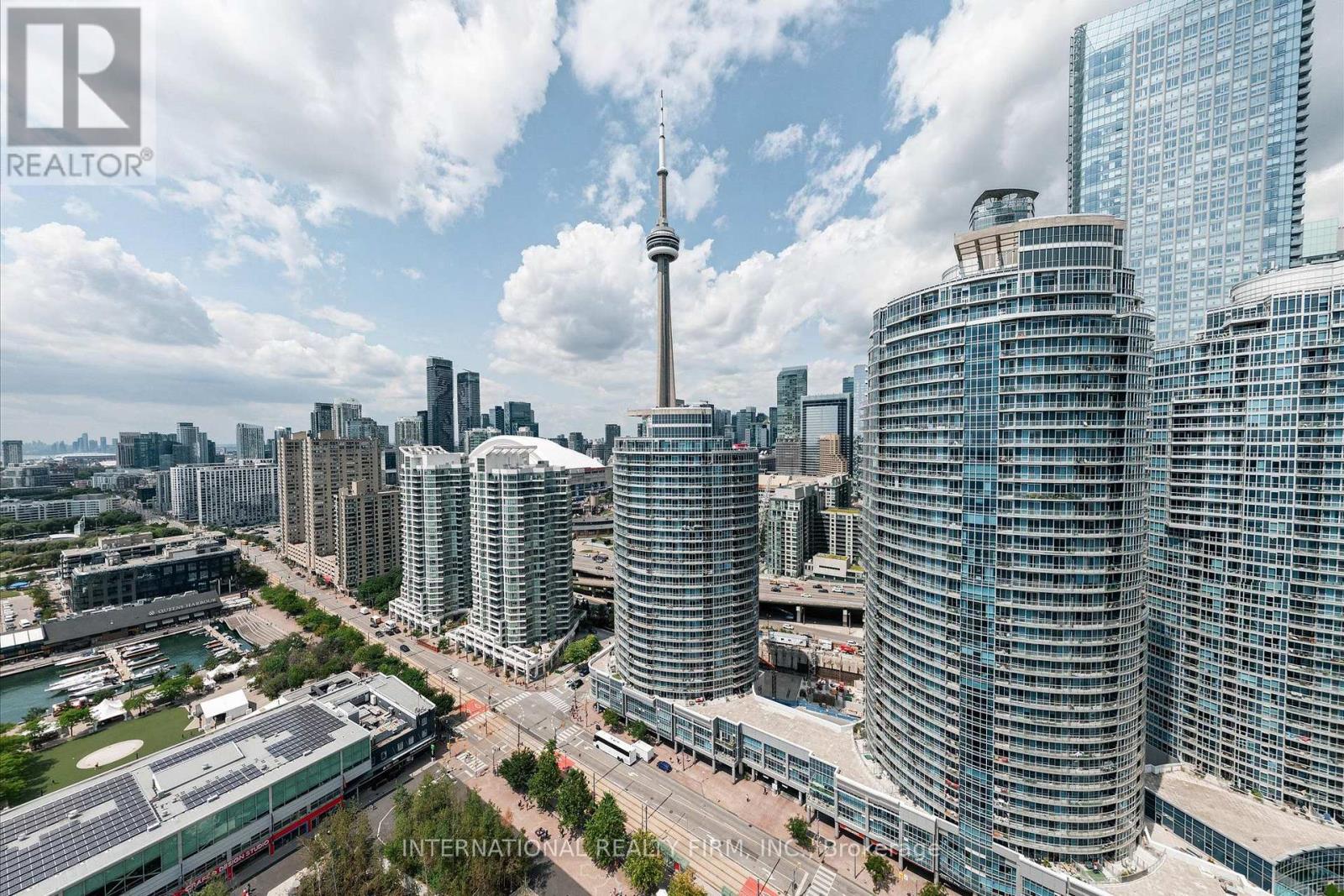 <div class="slider-price">$1,399,900</div><p>Ph4 - 218 Queens Quay W, Toronto, Ontario</p>
