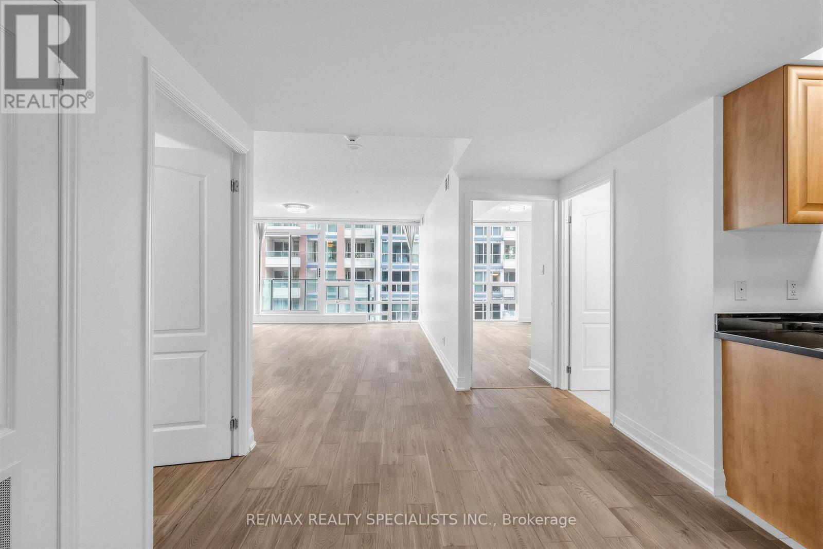 503 - 263 Wellington Street W, Toronto, Ontario  M5V 3E6 - Photo 3 - C13693270