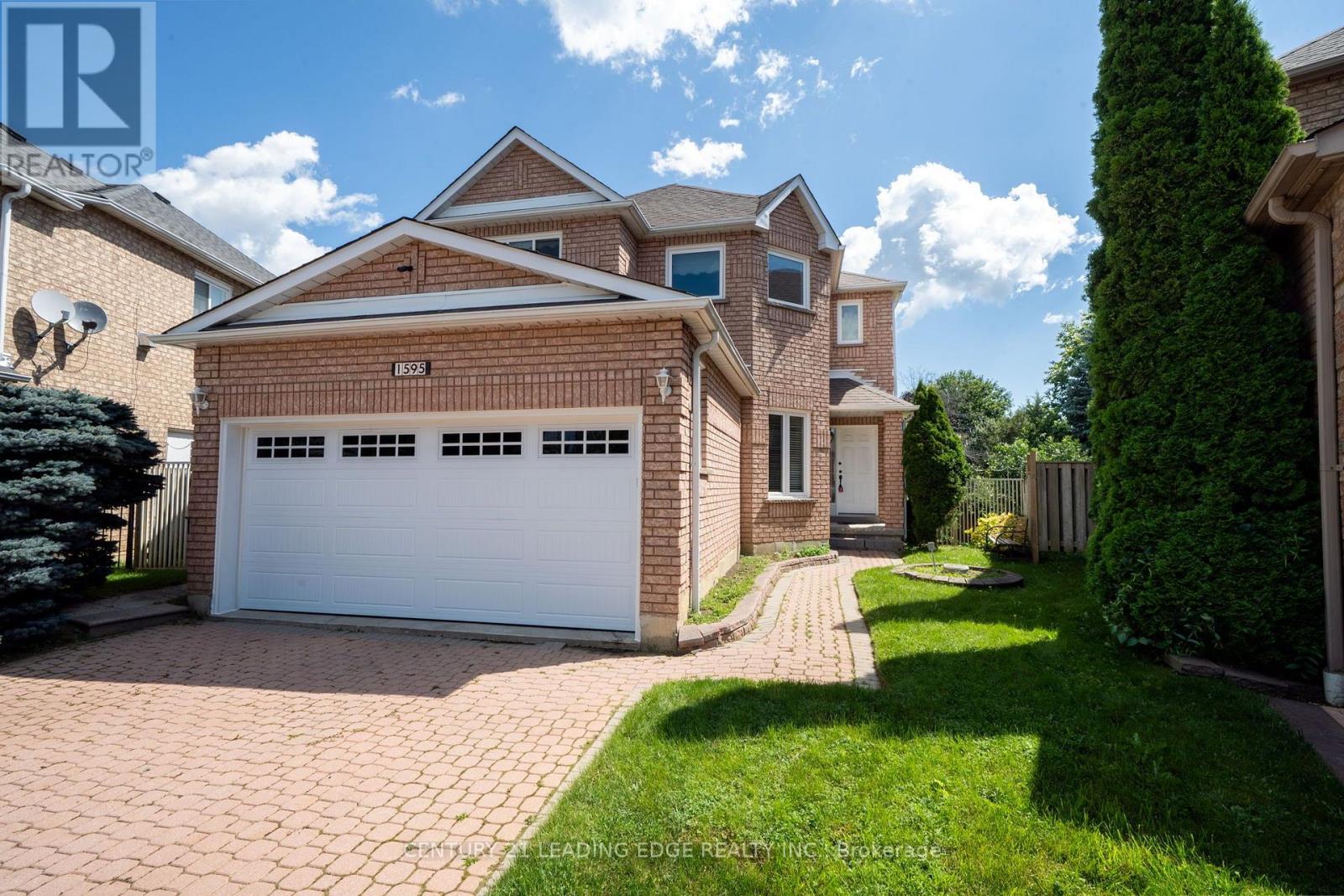 1595 Deerhurst Court, Pickering, Ontario L1V 6Y7 - Photo 2 - E13693220