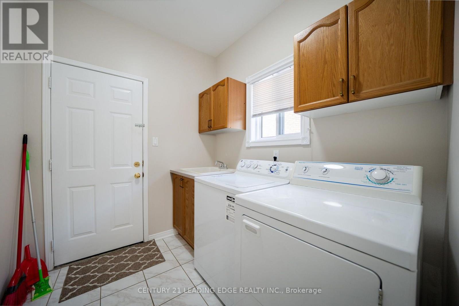1595 Deerhurst Court, Pickering, Ontario L1V 6Y7 - Photo 29 - E13693220