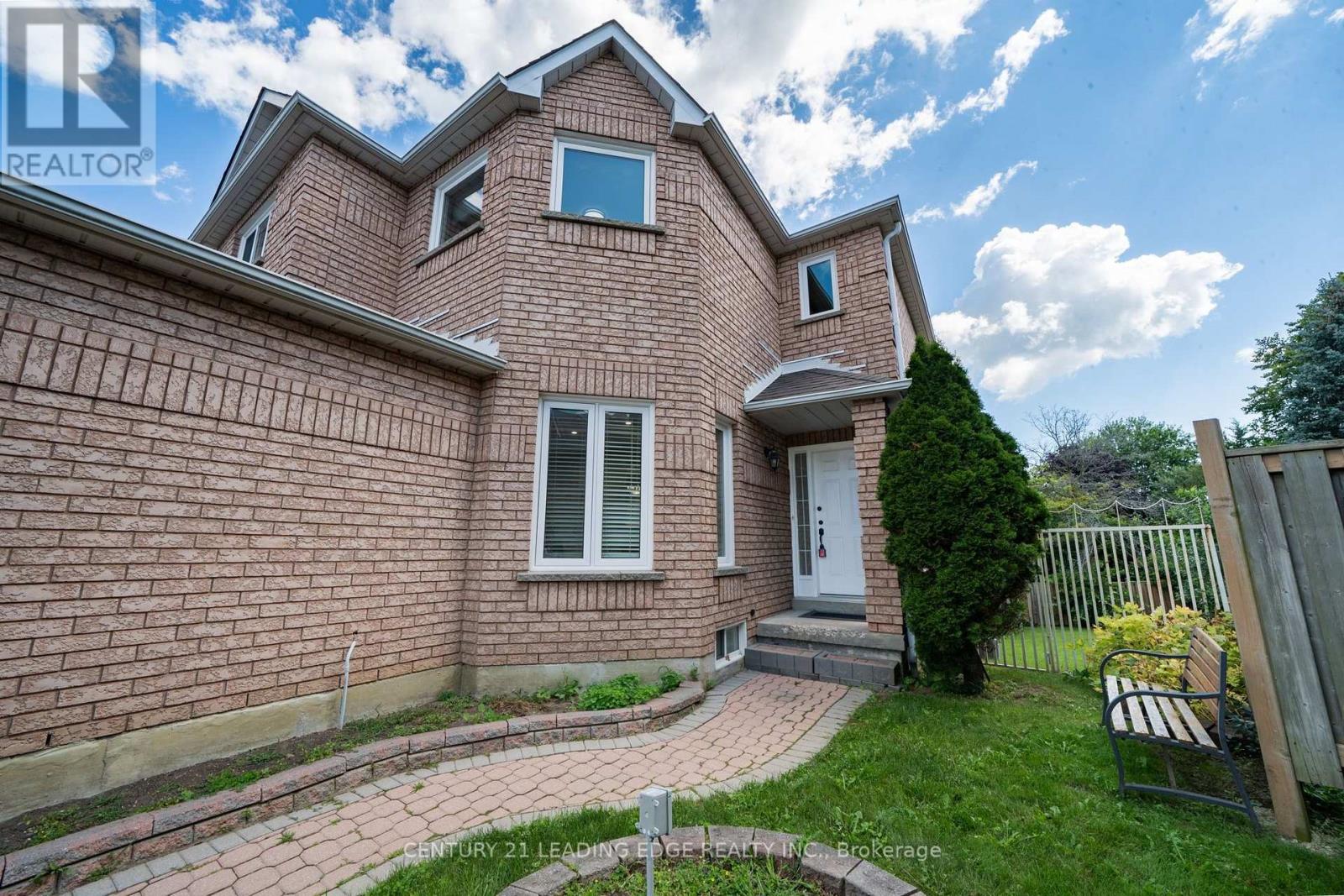 1595 Deerhurst Court, Pickering, Ontario L1V 6Y7 - Photo 3 - E13693220