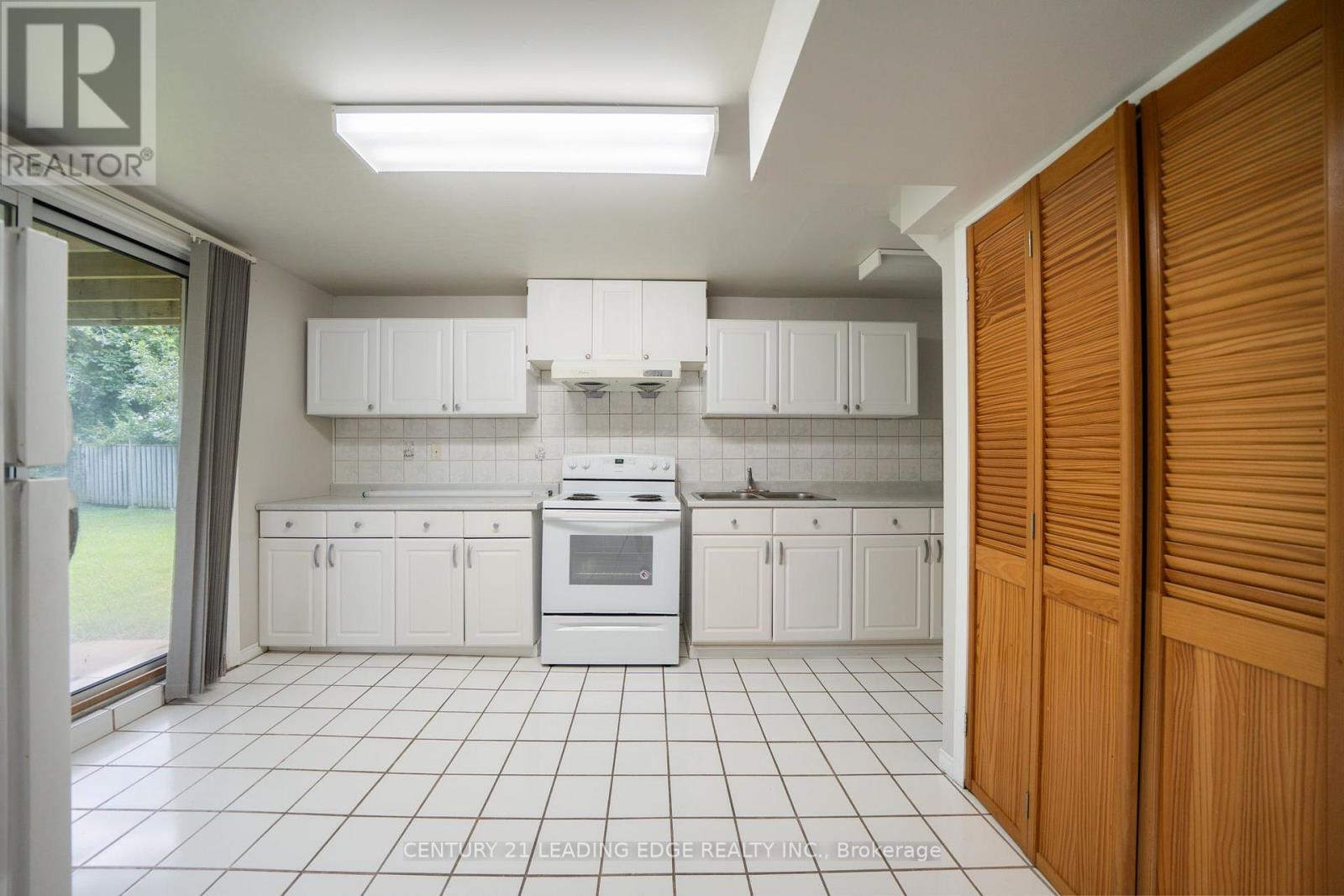 1595 Deerhurst Court, Pickering, Ontario L1V 6Y7 - Photo 37 - E13693220