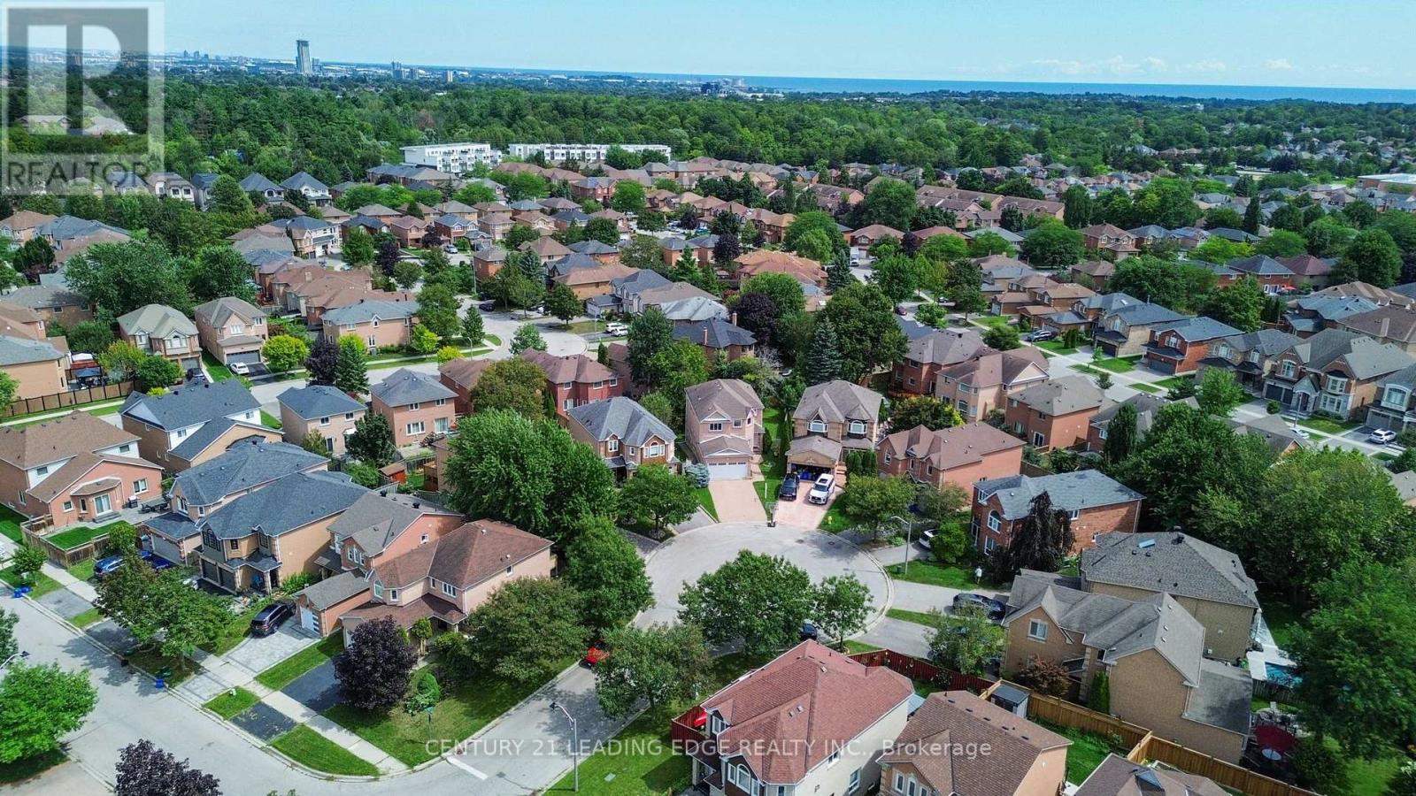 1595 Deerhurst Court, Pickering, Ontario L1V 6Y7 - Photo 46 - E13693220