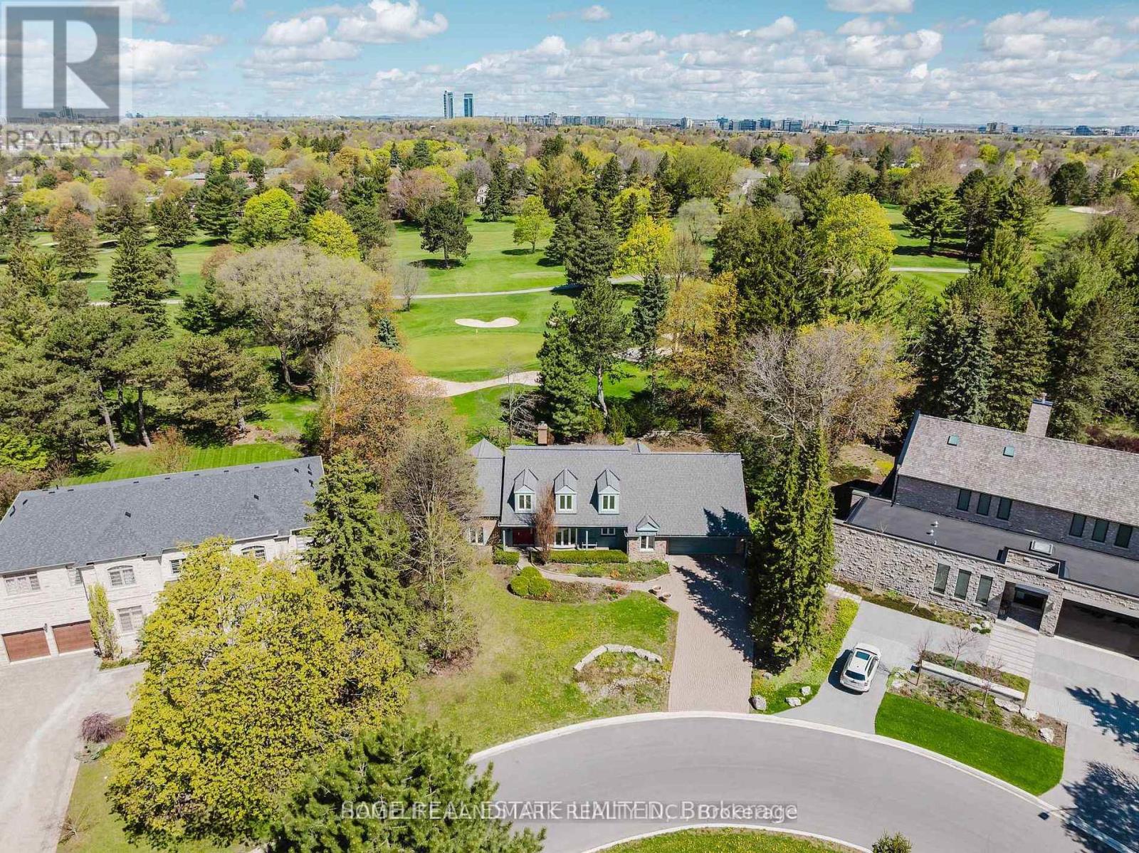 69 Fairway Heights Drive, Markham (Bayview Fairway-Bayview Country Club Estates), Ontario  L3T 3A7 - Photo 2 - N13693186