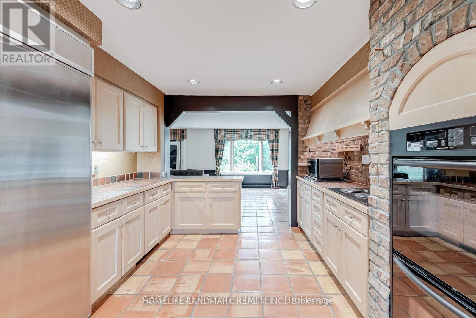 69 Fairway Heights Drive, Markham (Bayview Fairway-Bayview Country Club Estates), Ontario  L3T 3A7 - Photo 6 - N13693186