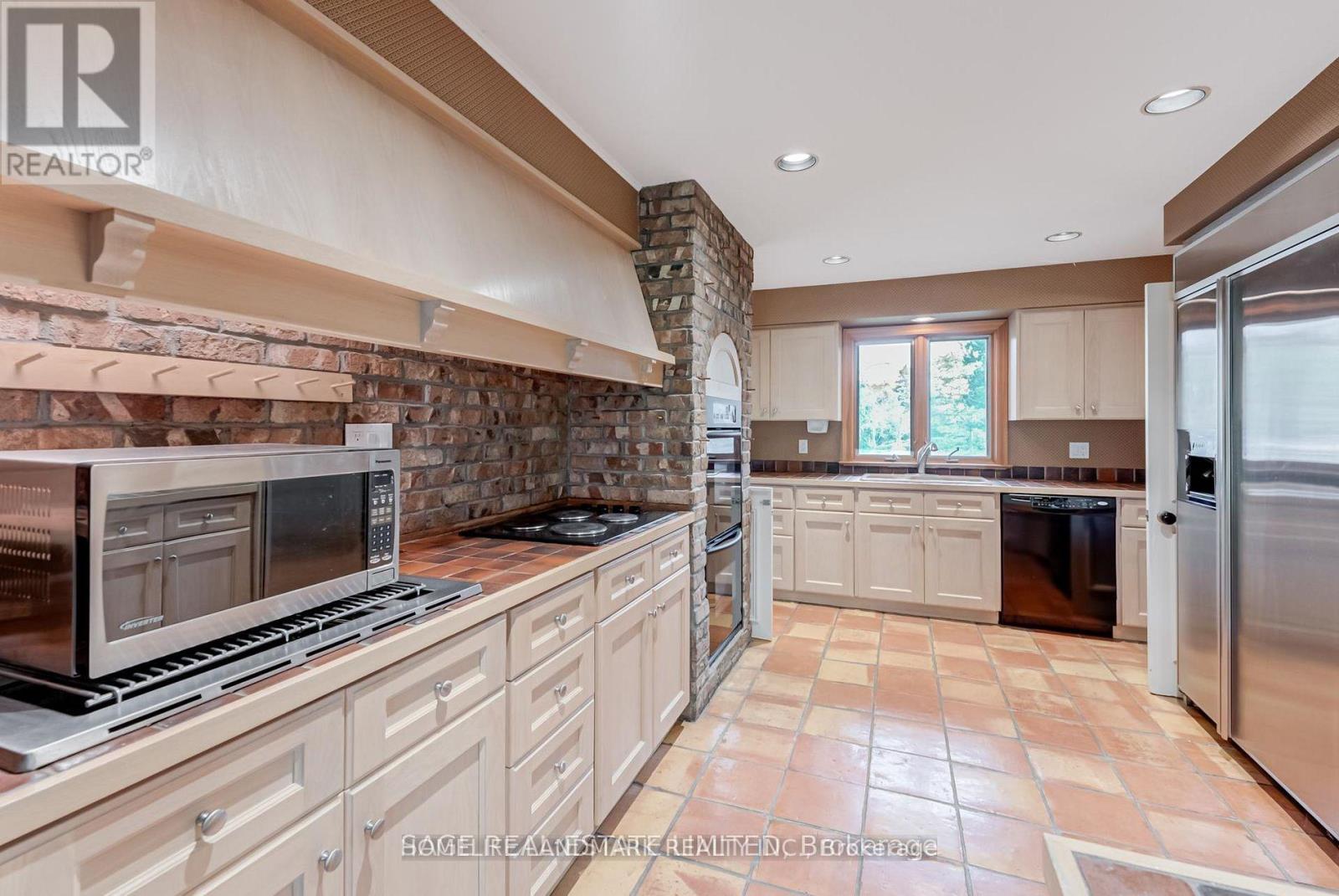 69 Fairway Heights Drive, Markham (Bayview Fairway-Bayview Country Club Estates), Ontario  L3T 3A7 - Photo 7 - N13693186