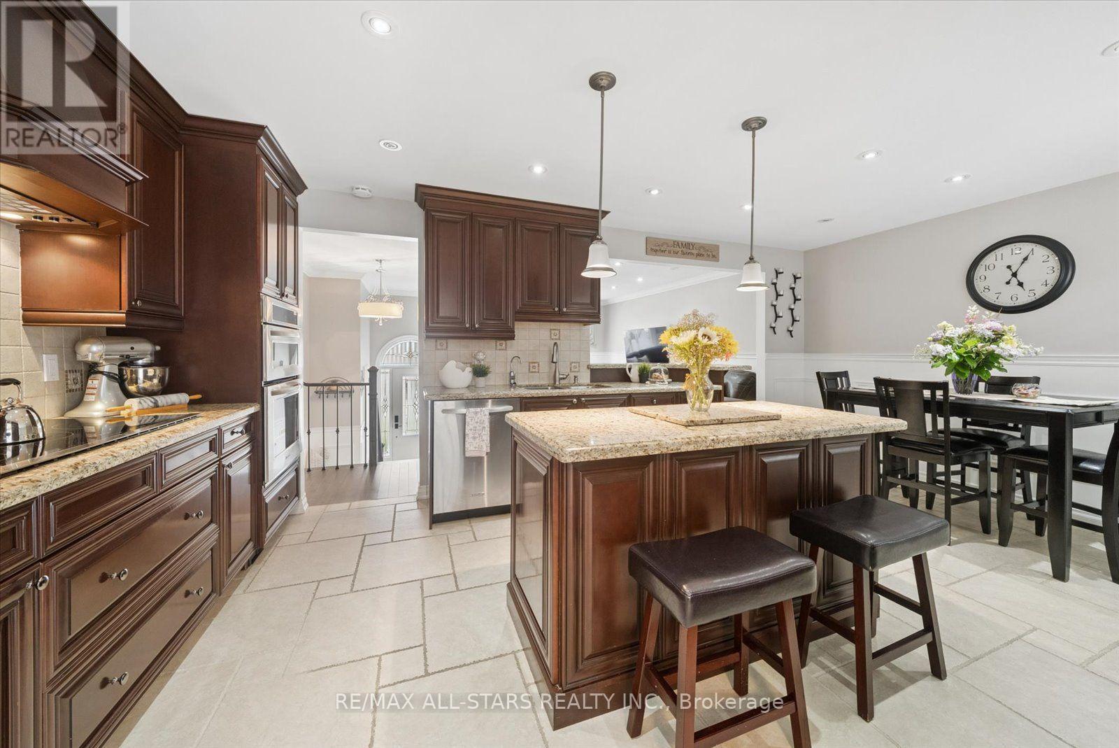31 Crown Crescent, Bradford West Gwillimbury, Ontario  L3Z 2M7 - Photo 12 - N13693222