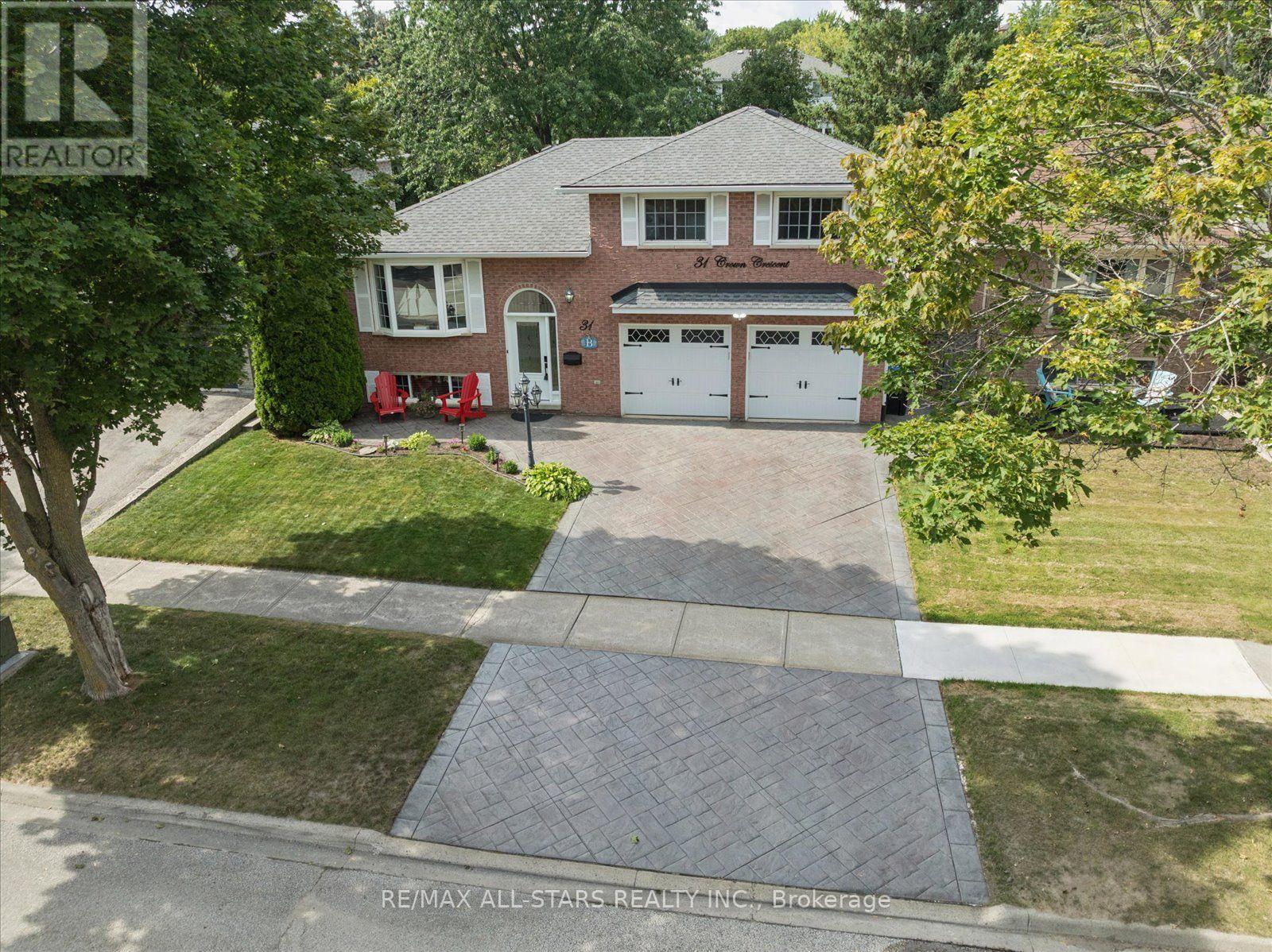 31 Crown Crescent, Bradford West Gwillimbury, Ontario  L3Z 2M7 - Photo 3 - N13693222