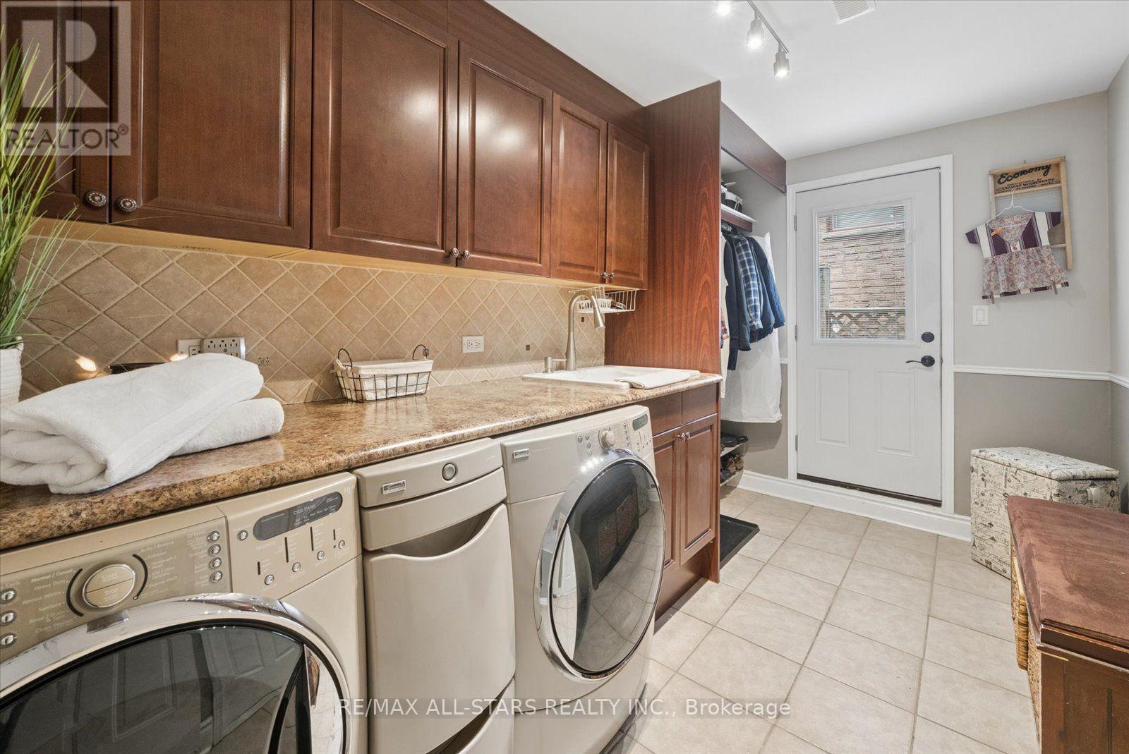 31 Crown Crescent, Bradford West Gwillimbury, Ontario  L3Z 2M7 - Photo 34 - N13693222