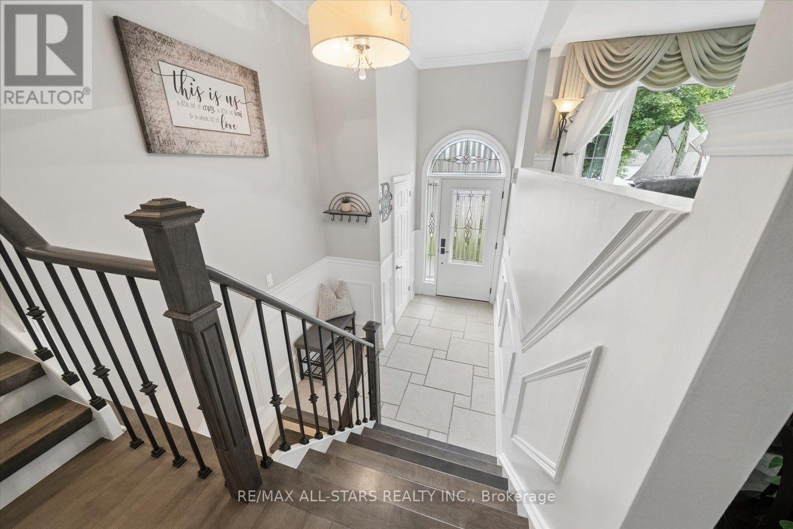 31 Crown Crescent, Bradford West Gwillimbury, Ontario  L3Z 2M7 - Photo 5 - N13693222