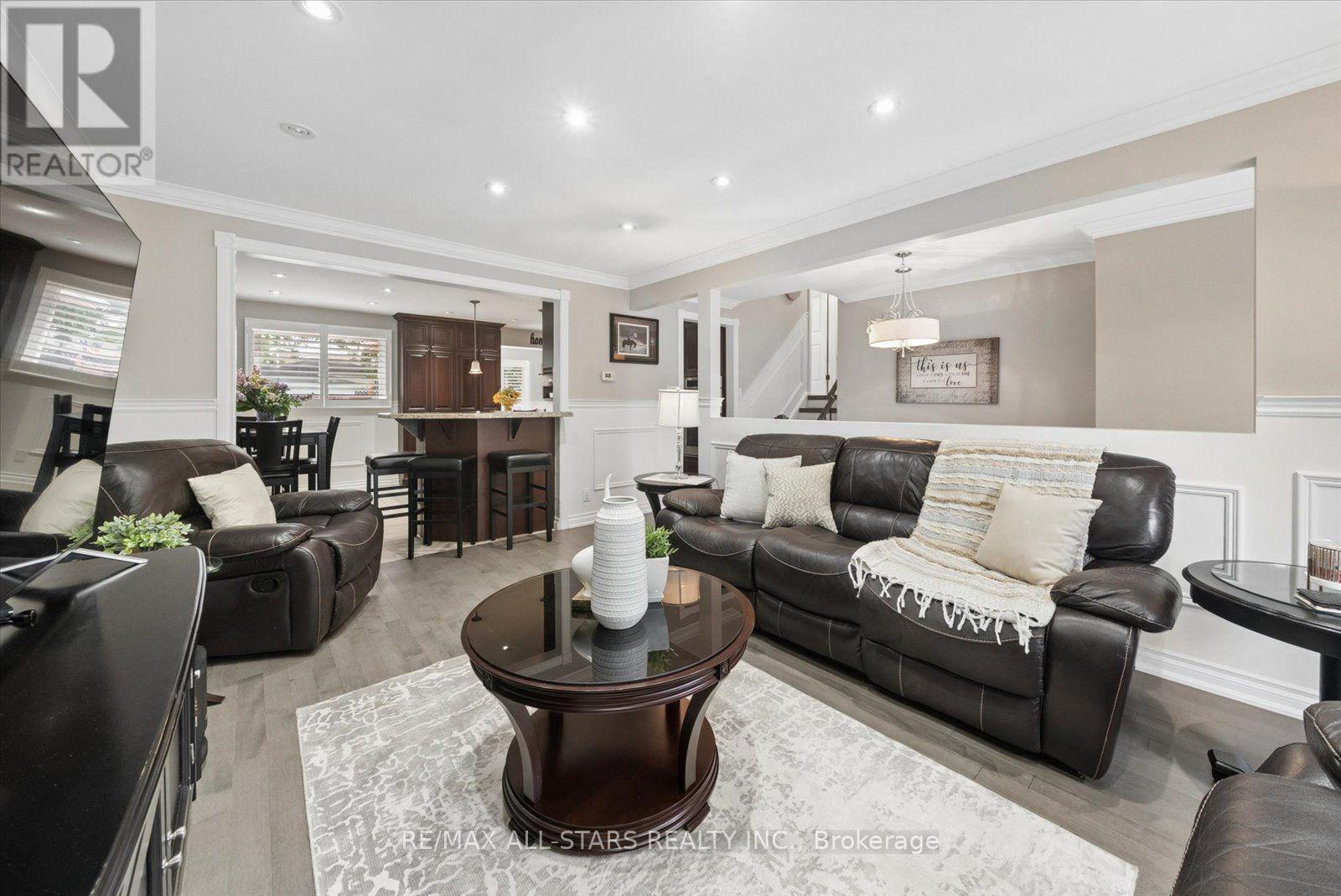31 Crown Crescent, Bradford West Gwillimbury, Ontario  L3Z 2M7 - Photo 7 - N13693222