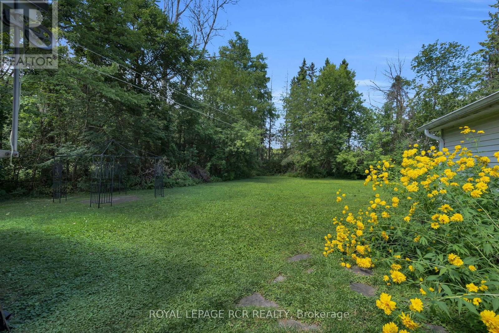 36 May Avenue, East Gwillimbury (Sharon), Ontario L0G 1V0 - Photo 2 - N13693262