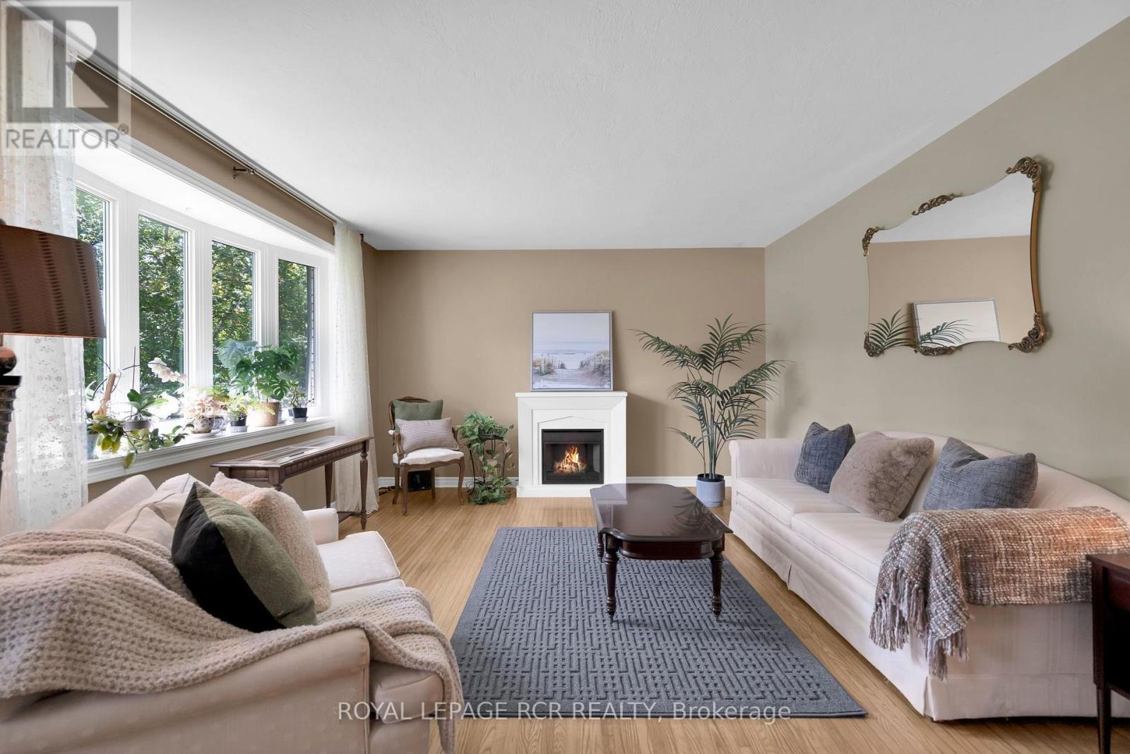 36 May Avenue, East Gwillimbury (Sharon), Ontario L0G 1V0 - Photo 6 - N13693262