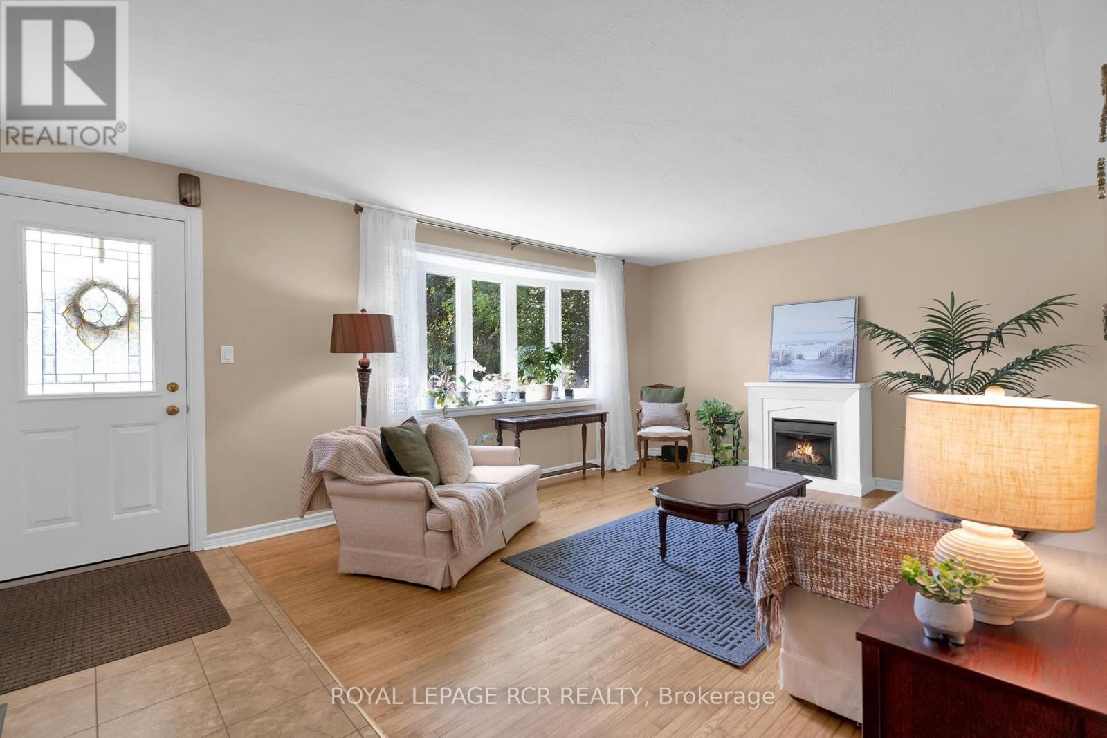 36 May Avenue, East Gwillimbury (Sharon), Ontario L0G 1V0 - Photo 8 - N13693262
