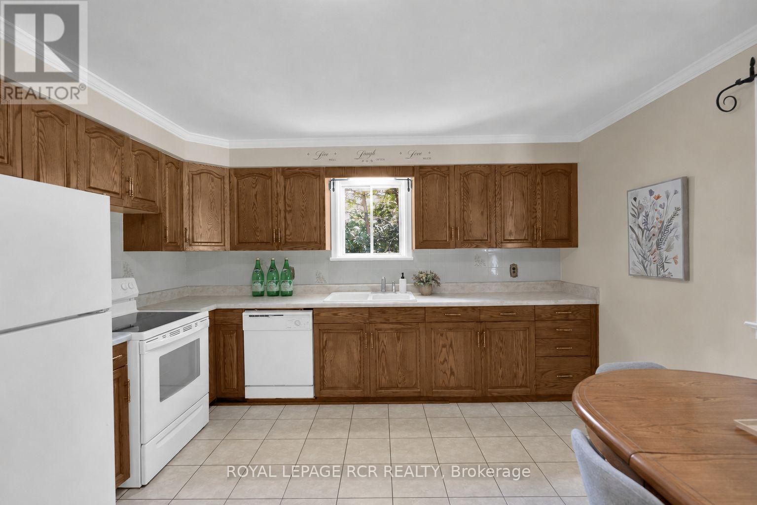 36 May Avenue, East Gwillimbury (Sharon), Ontario L0G 1V0 - Photo 9 - N13693262