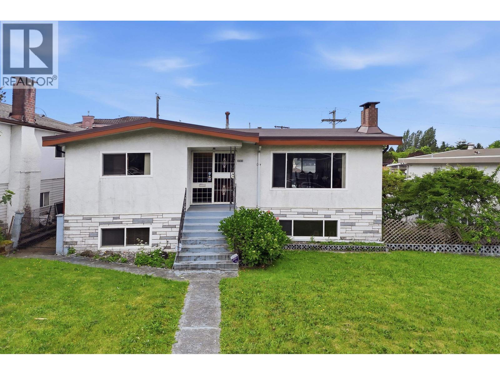 3063 Renfrew Street, Vancouver, British Columbia  V5M 3K7 - Photo 1 - R3131433
