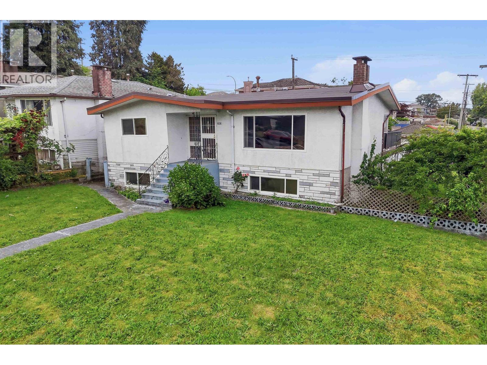 3063 Renfrew Street, Vancouver, British Columbia  V5M 3K7 - Photo 3 - R3131433