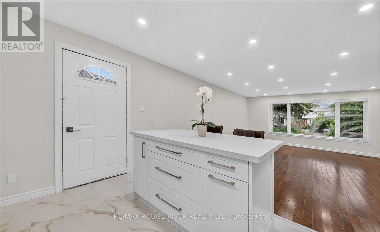 30 Scarboro Avenue, Toronto, Ontario  M1C 1M3 - Photo 9 - E13676834