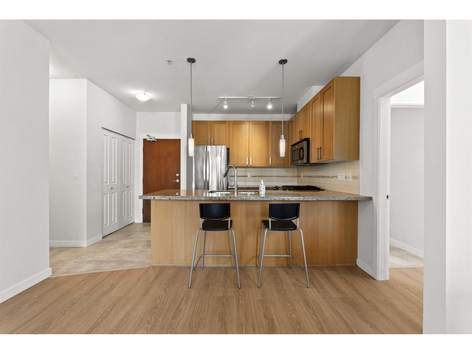 232 15918 26 Avenue, Surrey, British Columbia  V3Z 5K3 - Photo 2 - R3157225