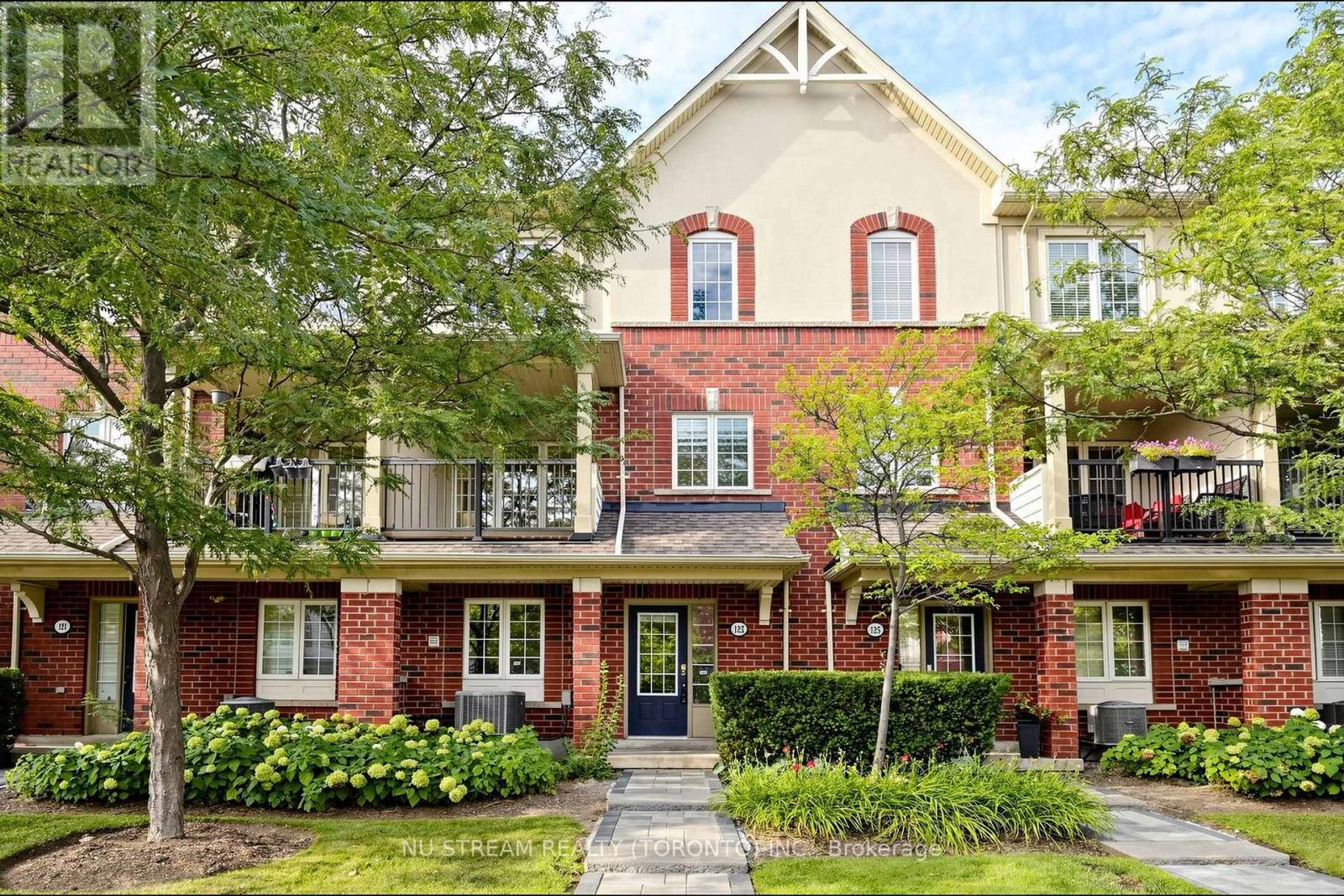 15 - 123 Georgian Drive, Oakville, Ontario  L6H 0E7 - Photo 2 - W13693174