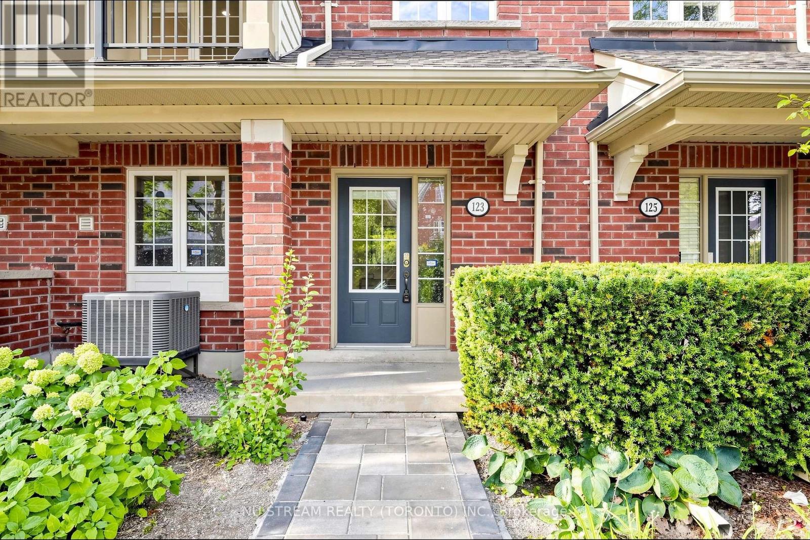 15 - 123 Georgian Drive, Oakville, Ontario  L6H 0E7 - Photo 3 - W13693174