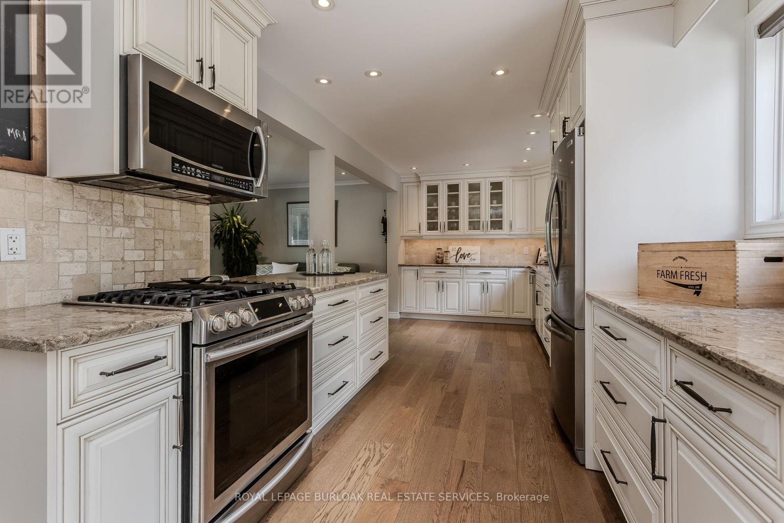 2124 Sandringham Drive, Burlington, Ontario  L7P 1L9 - Photo 12 - W13693228